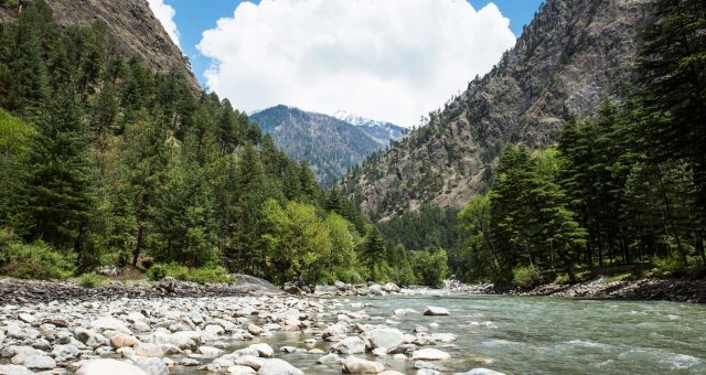 Qué hacer en Kasol. Entre aguas termales y cimas del Himalaya